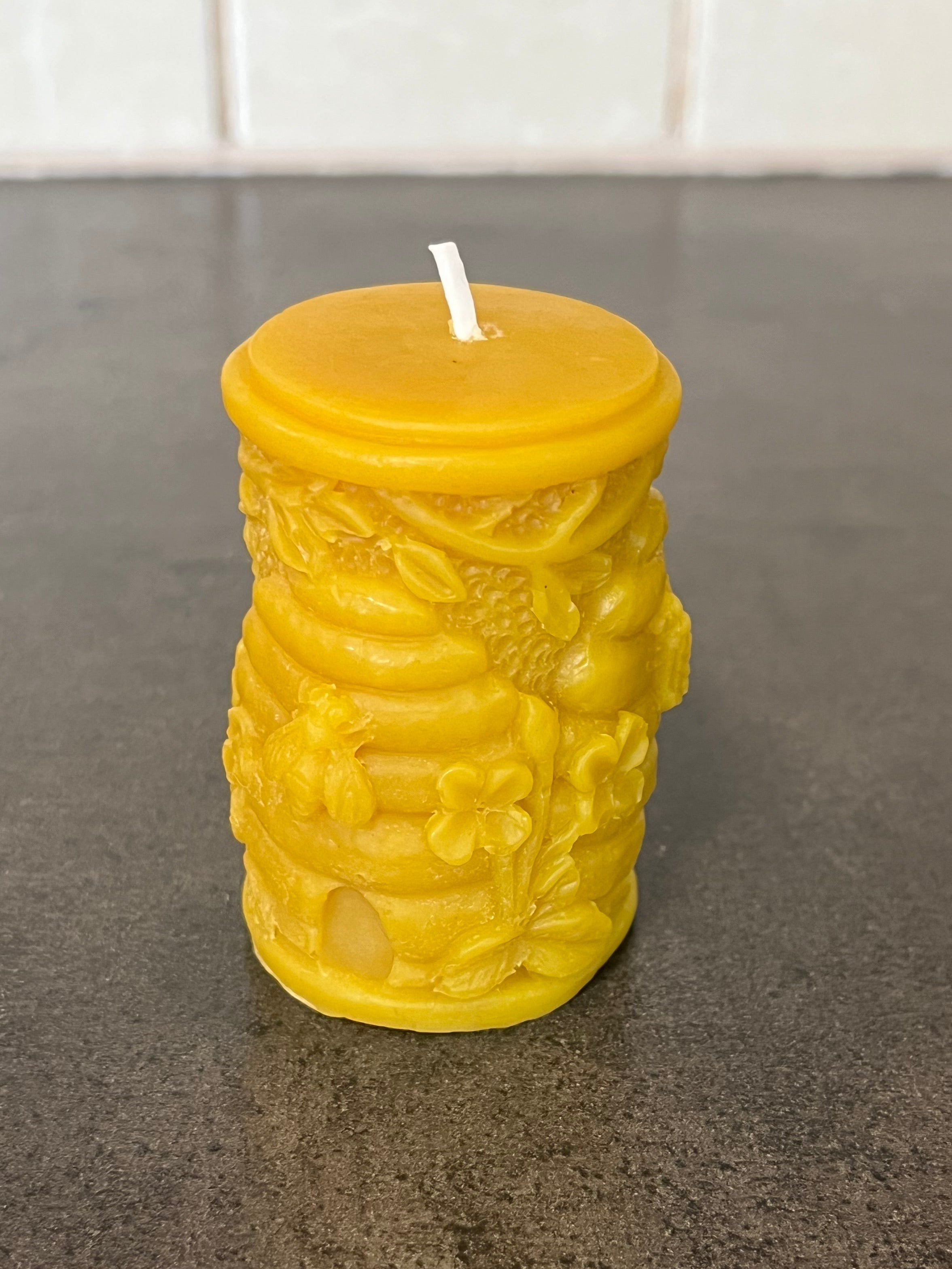 Viaszgyertya - Méhkas mintával